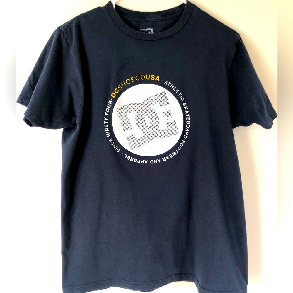 DC skateboarding tshirt w textured image